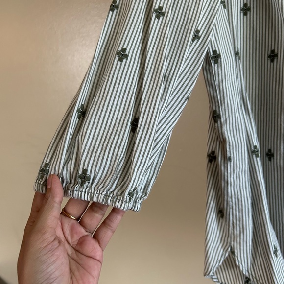 blouse - Picture 4 of 4